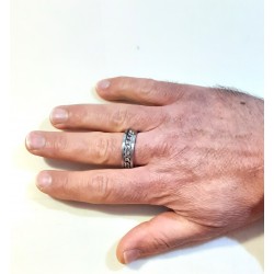 Anello Uomo Liu-Jo MLS468M26 In Acciaio Tipo Fascia Con Catena Centrale