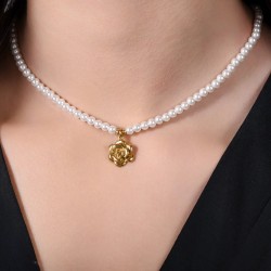 Collana Donna Luca Barra CK2012 Con Perle Bianche E Pendente A Forma Di Rosa