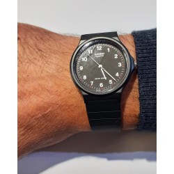Orologio Uomo Casio MQ-24-1BLLEG Con Cassa E Cinturino In Resina Nera