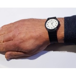 Orologio Unisex Casio MQ-24-7B2LEG Con Cinturino In Gomma Nera