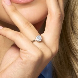 Anello Donna Luca Barra ANK648 In Acciaio Con Elemento Con Zirconi